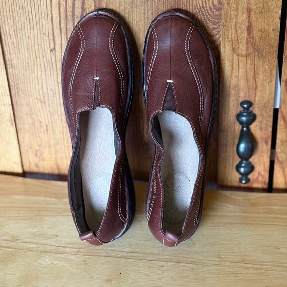 Clarks Women's Leather Cyrus Center Gore Loafer Brown Shoe, size 8Medium Slip On - Picture 7 of 8